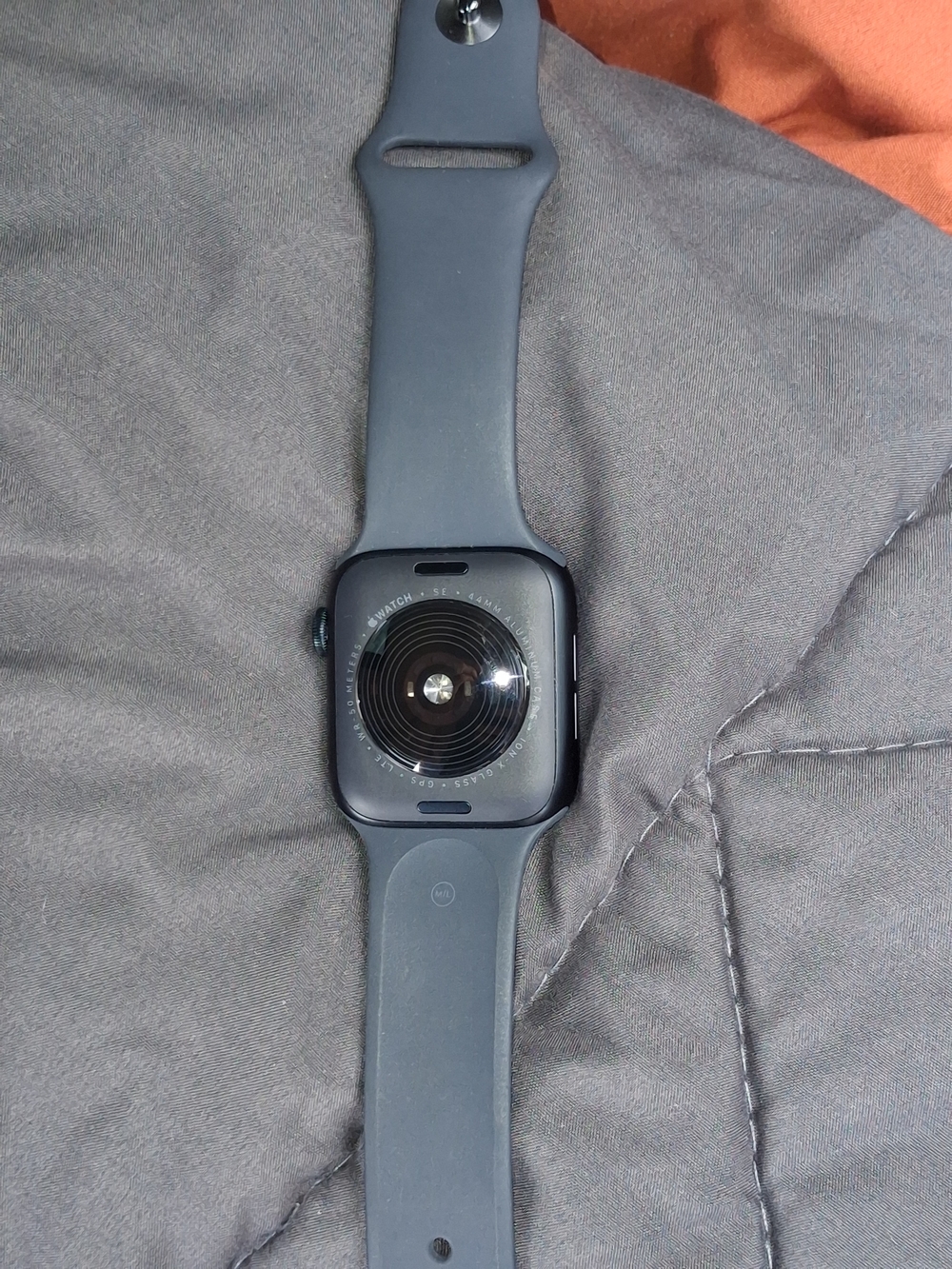 ☆BRAND NEW W/O BOX☆Apple SE Smartwatch with Dark Gray Silicone Band 44mm - Picture 3 of 5